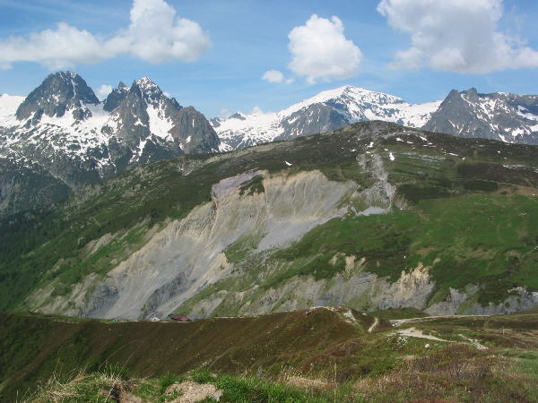 Überblick über die Gipfelregion im Norden von Le Tour