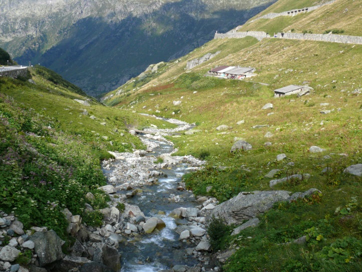 Muttbach und Alpe Oberalpenstafel am Aufstieg zum Furkapass