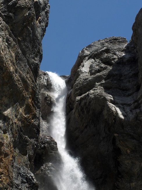 Wasserfall, gespeist vom Claridenfirn